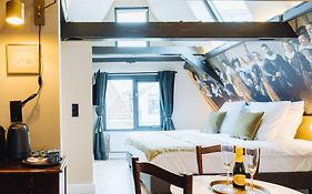 Lok Historics Luxury Art-Inspired Loft In Historic City Centre!
